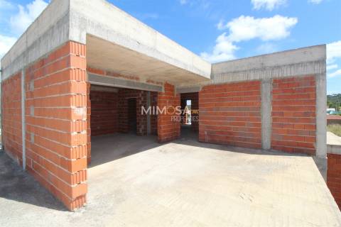 Moradia a concluir com piscina e excelente exposição solar, Lagos