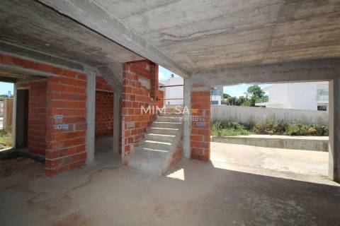 Moradia a concluir com piscina e excelente exposição solar, Lagos