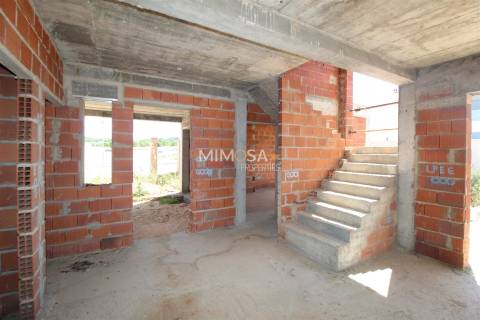 Moradia a concluir com piscina e excelente exposição solar, Lagos