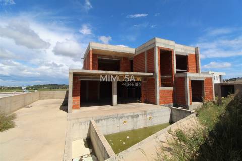 Moradia a concluir com piscina e excelente exposição solar, Lagos
