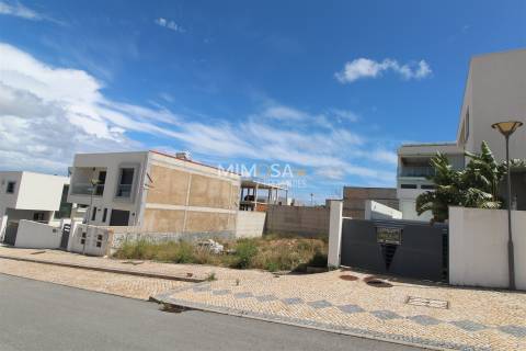 Terreno de 305&#8239;m² para Moradia Geminada – Portelas, Lagos