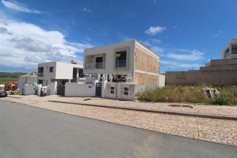 Terreno de 305&#8239;m² para Moradia Geminada – Portelas, Lagos