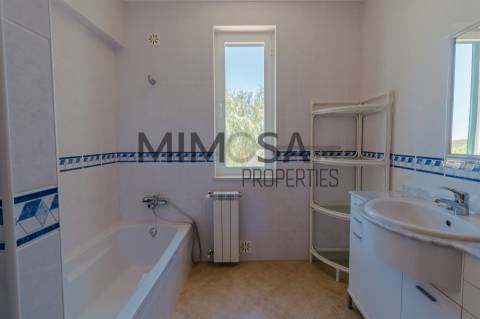 Encantadora casa tradicional, com piscina, localizada numa aldeia tranquila no coração do Algarve.