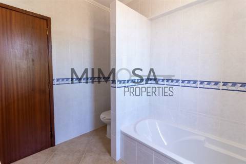 Encantadora casa tradicional, com piscina, localizada numa aldeia tranquila no coração do Algarve.