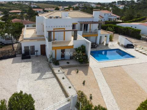 Bonita moradia T4 com piscina e vista mar perto de Vale da Telha