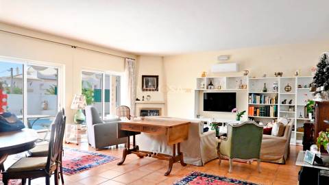 Moradia T4 com Piscina Privativa em Sargaçal, Lagos