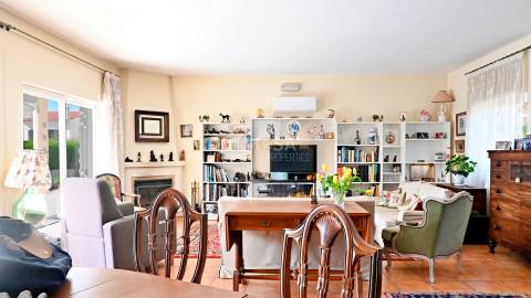 Moradia T4 com Piscina Privativa em Sargaçal, Lagos