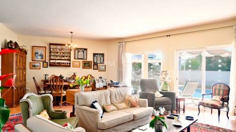 Moradia T4 com Piscina Privativa em Sargaçal, Lagos