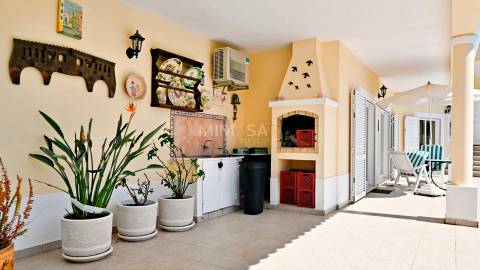 Moradia T4 com Piscina Privativa em Sargaçal, Lagos