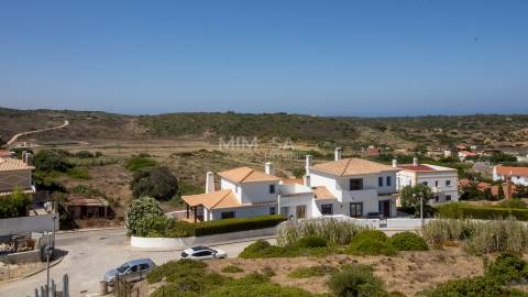 Nova Loja com 95,10 m² no centro da Aldeia da Carrapateira