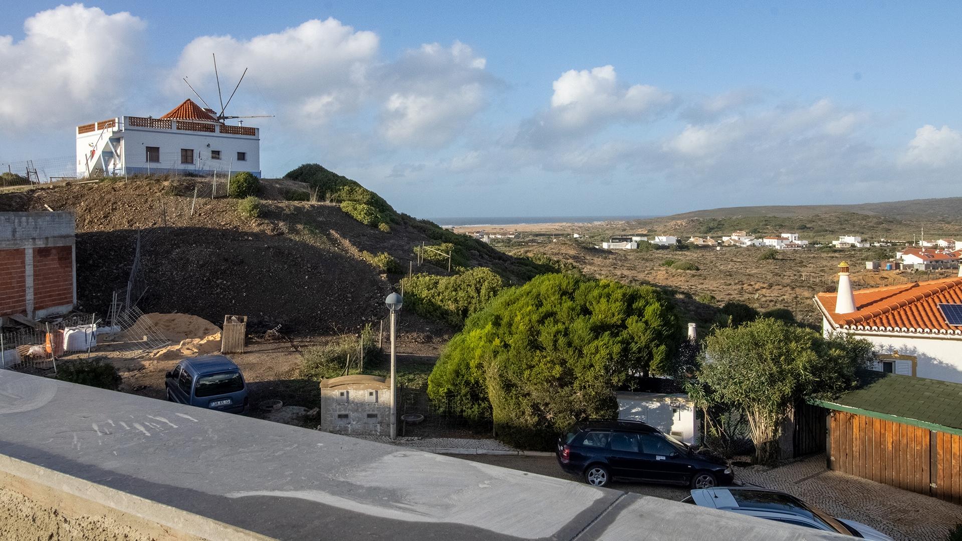 Nova Moradia T2+1 Duplex com Vista Mar na Aldeia da Carrapateira