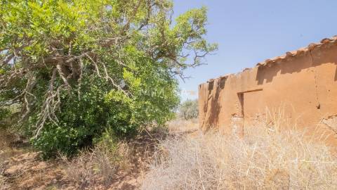 Terreno de 2ha com Ruina junto à Praia da Luz, Lagos