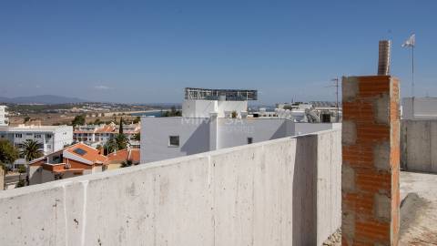 Novo Apartamento de Luxo com Terraço e Jacuzzi em Lagos