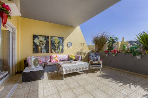 Apartamento T1 com Piscina na Meia Praia, Lagos