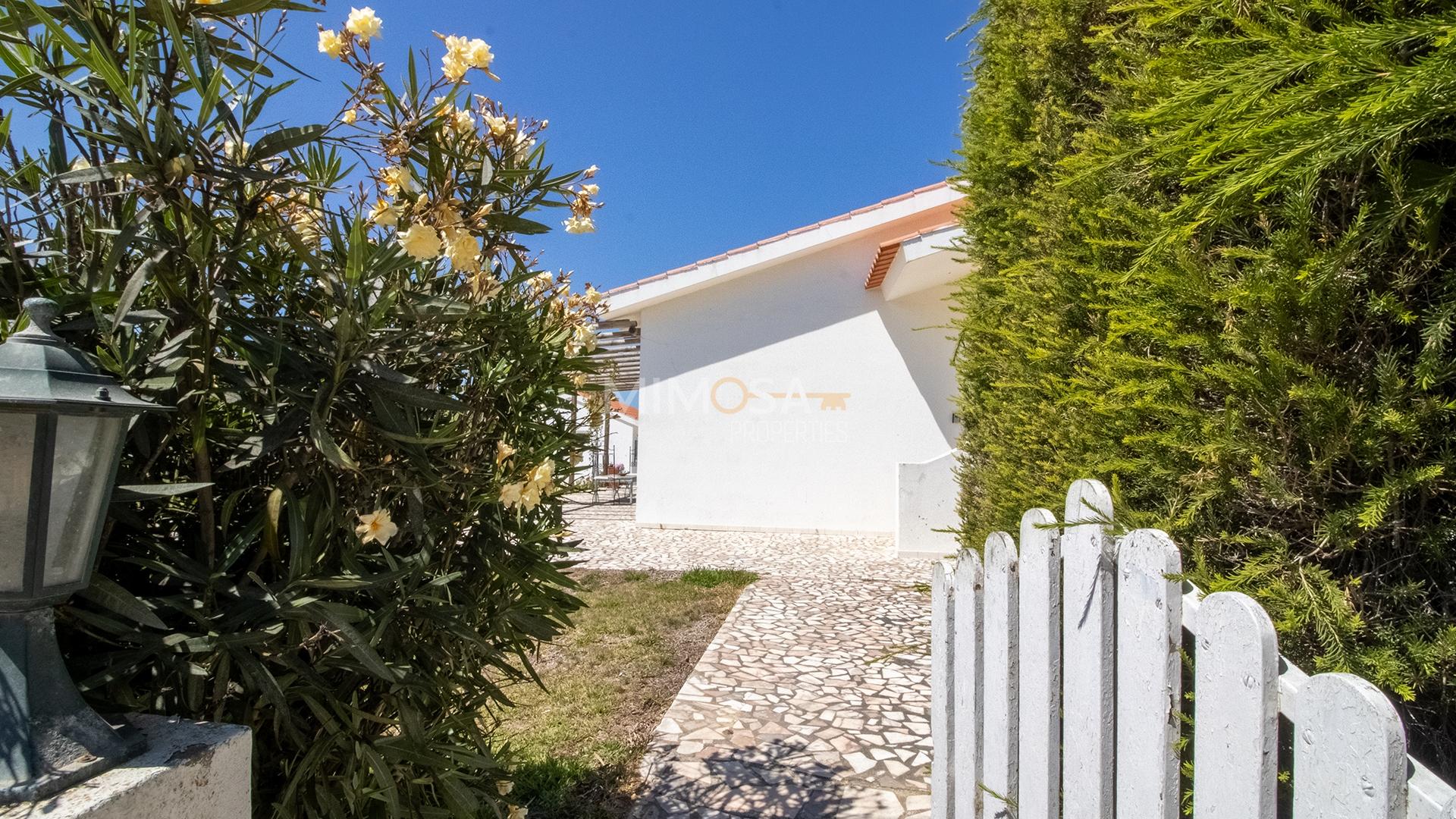 Casa Tradicional Algarvia com Jardim e Vista Mar em Vale da Telha
