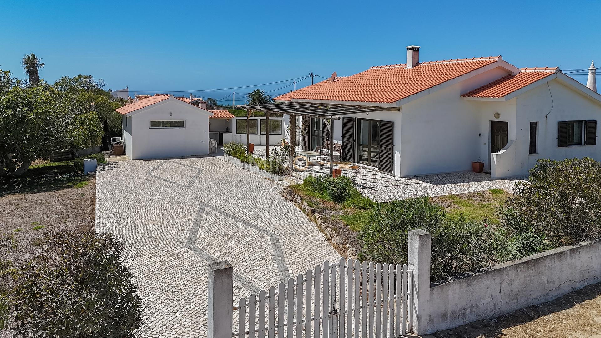 Casa Tradicional Algarvia com Jardim e Vista Mar em Vale da Telha