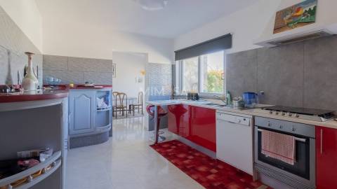 Moradia Independente com Jardim e Potencial para Piscina, Aljezur