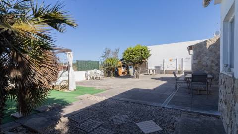 Moradia Independente com Jardim e Potencial para Piscina, Aljezur