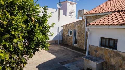 Moradia Independente com Jardim e Potencial para Piscina, Aljezur