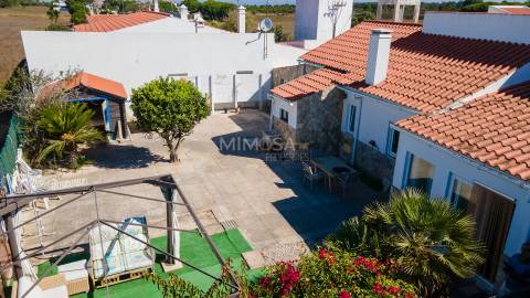 Moradia Independente com Jardim e Potencial para Piscina, Aljezur