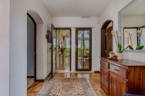 Moradia T4+1 com piscina, jardim e vistas panorâmica