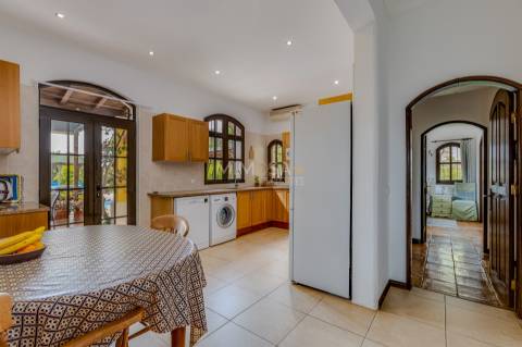 Moradia T4+1 com piscina, jardim e vistas panorâmica