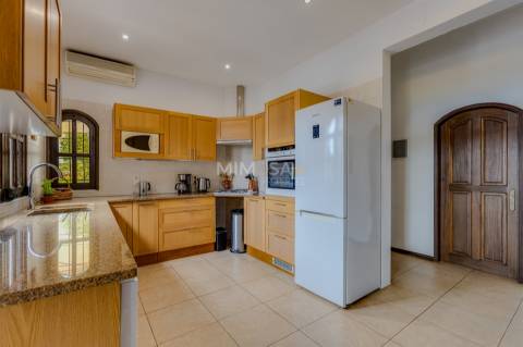 Moradia T4+1 com piscina, jardim e vistas panorâmica