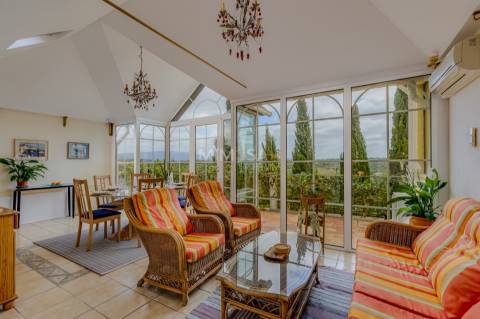 Moradia T4+1 com piscina, jardim e vistas panorâmica