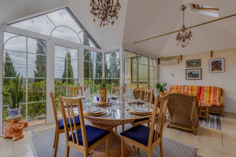 Moradia T4+1 com piscina, jardim e vistas panorâmica