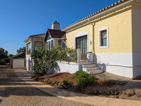 Moradia T4+1 com piscina, jardim e vistas panorâmica