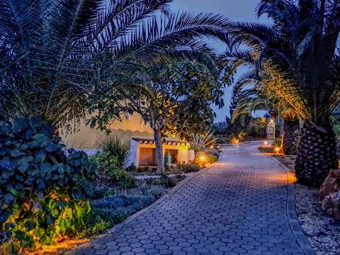 Moradia T4+1 com piscina, jardim e vistas panorâmica