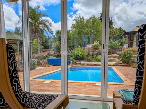 Moradia T4+1 com piscina, jardim e vistas panorâmica