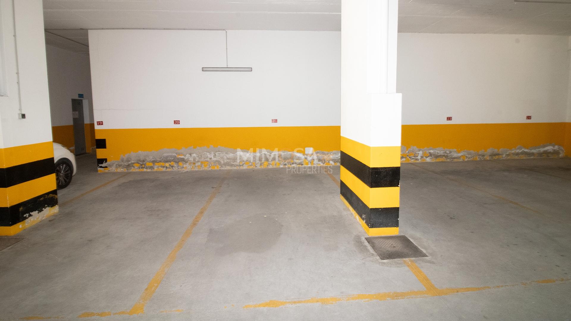 Lugar de estacionamento perto da Meia Praia e Marina de Lagos