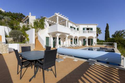 Moradia T3 com Piscina Privada — Budens, Algarve