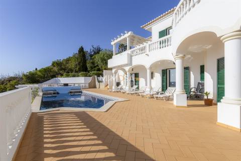 Moradia T3 com Piscina Privada — Budens, Algarve