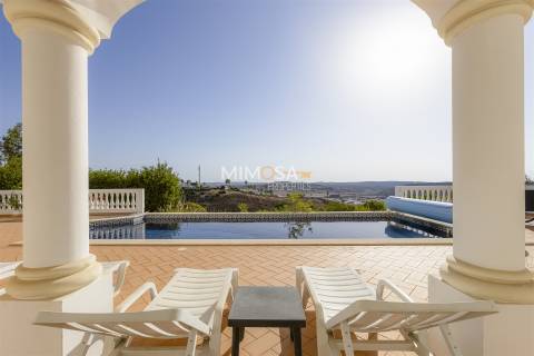 Moradia T3 com Piscina Privada — Budens, Algarve