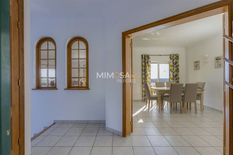 Moradia T3 com Piscina Privada — Budens, Algarve