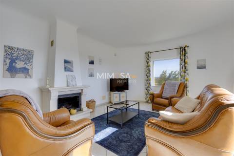 Moradia T3 com Piscina Privada — Budens, Algarve