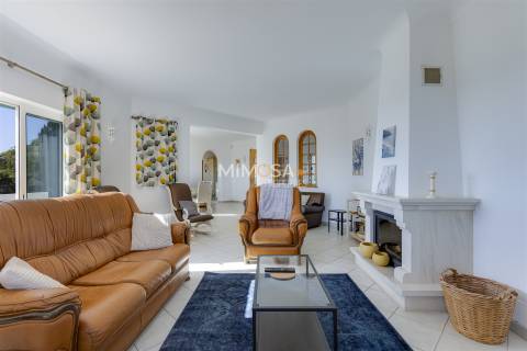 Moradia T3 com Piscina Privada — Budens, Algarve