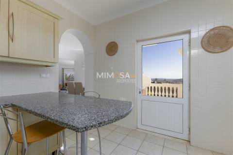 Moradia T3 com Piscina Privada — Budens, Algarve