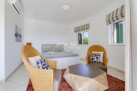 Moradia T3 com Piscina Privada — Budens, Algarve