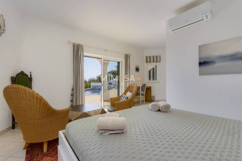 Moradia T3 com Piscina Privada — Budens, Algarve