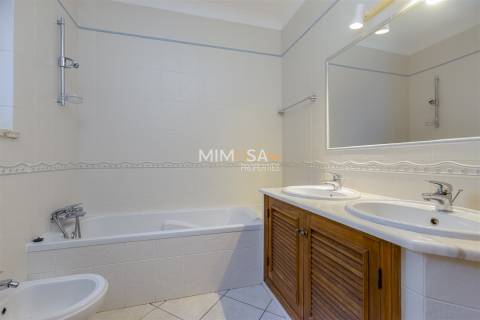 Moradia T3 com Piscina Privada — Budens, Algarve