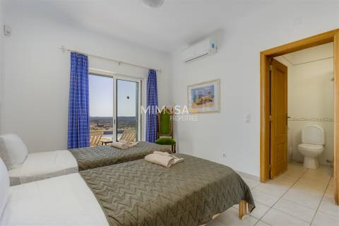 Moradia T3 com Piscina Privada — Budens, Algarve