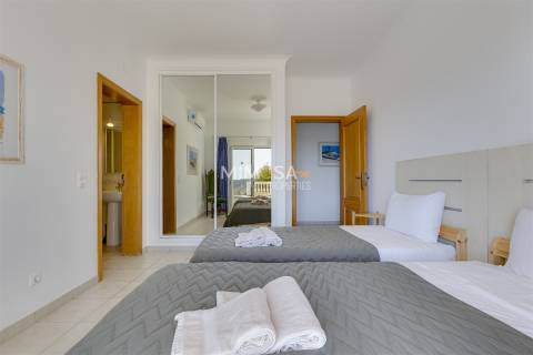 Moradia T3 com Piscina Privada — Budens, Algarve