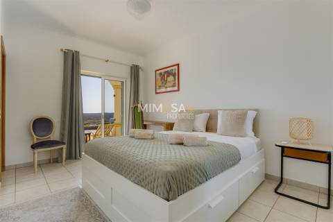 Moradia T3 com Piscina Privada — Budens, Algarve