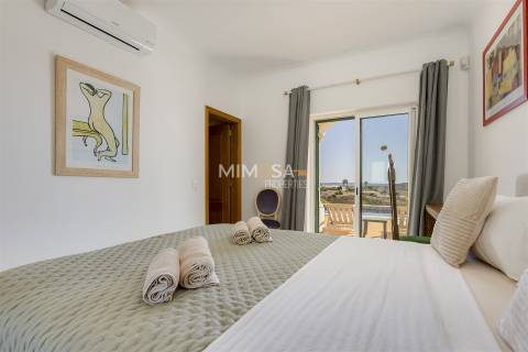 Moradia T3 com Piscina Privada — Budens, Algarve