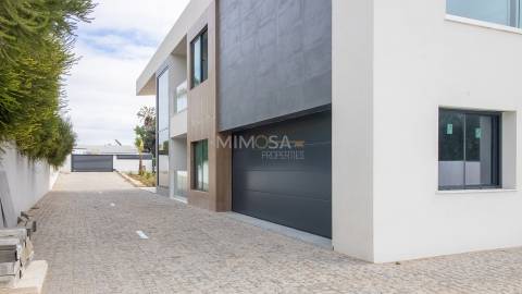 Nova Moradia T3 com Piscina e Jardim – Porto de Mós, Lagos