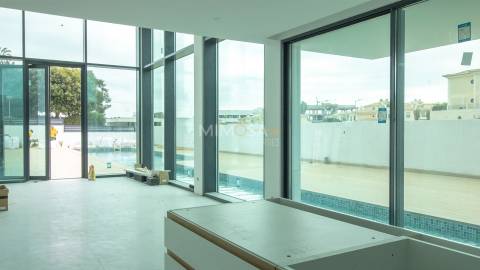 Nova Moradia T3 com Piscina e Jardim – Porto de Mós, Lagos