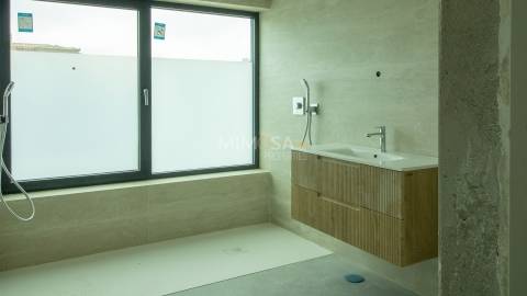 Nova Moradia T3 com Piscina e Jardim – Porto de Mós, Lagos